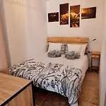 Les Sur La Colline - 21 M2 With Shared Pool 펜션 Montignac-de-Lauzun