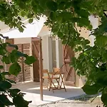 Les Sur La Colline - 21 M2 With Shared Pool 펜션 Montignac-de-Lauzun