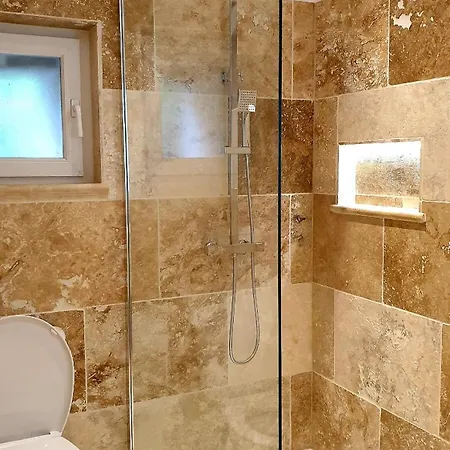 Les Sur La Colline - 21 M2 With Shared Pool